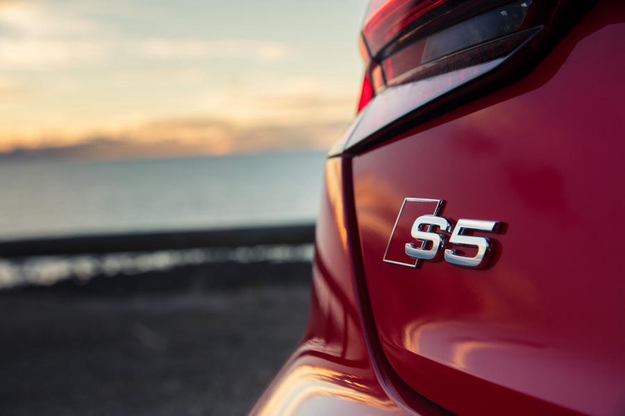 Логотип Audi S5 Cabriolet 2017 года  (AU) (фото 5 из 23)
